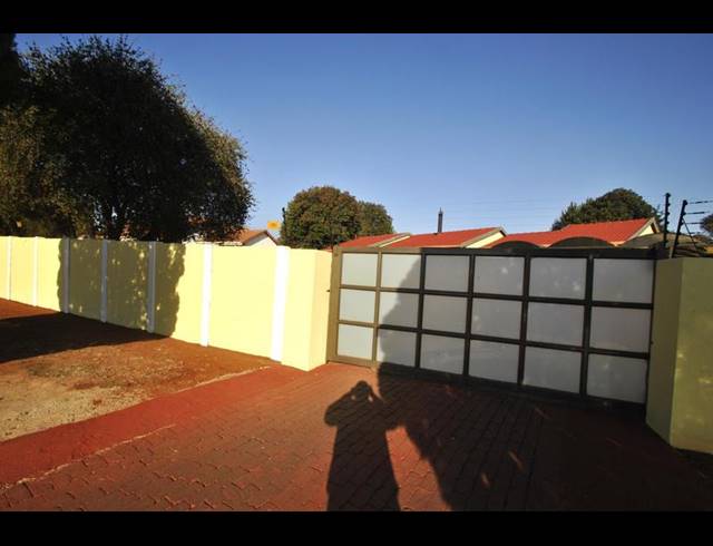 3 BEDROOM HOUSE FOR SALE IN DAWN PARK